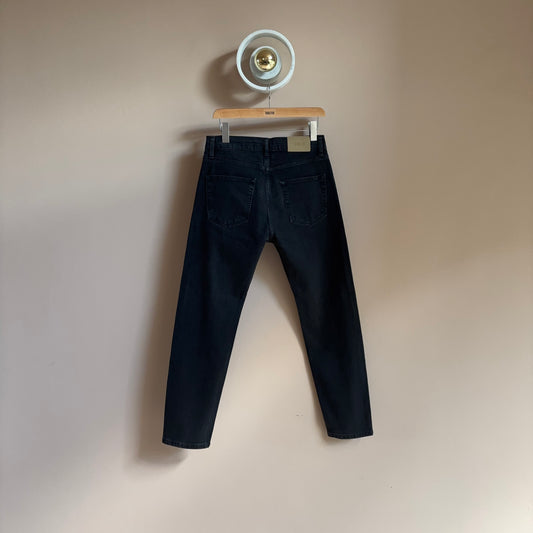 Regular Taper Jean in Black