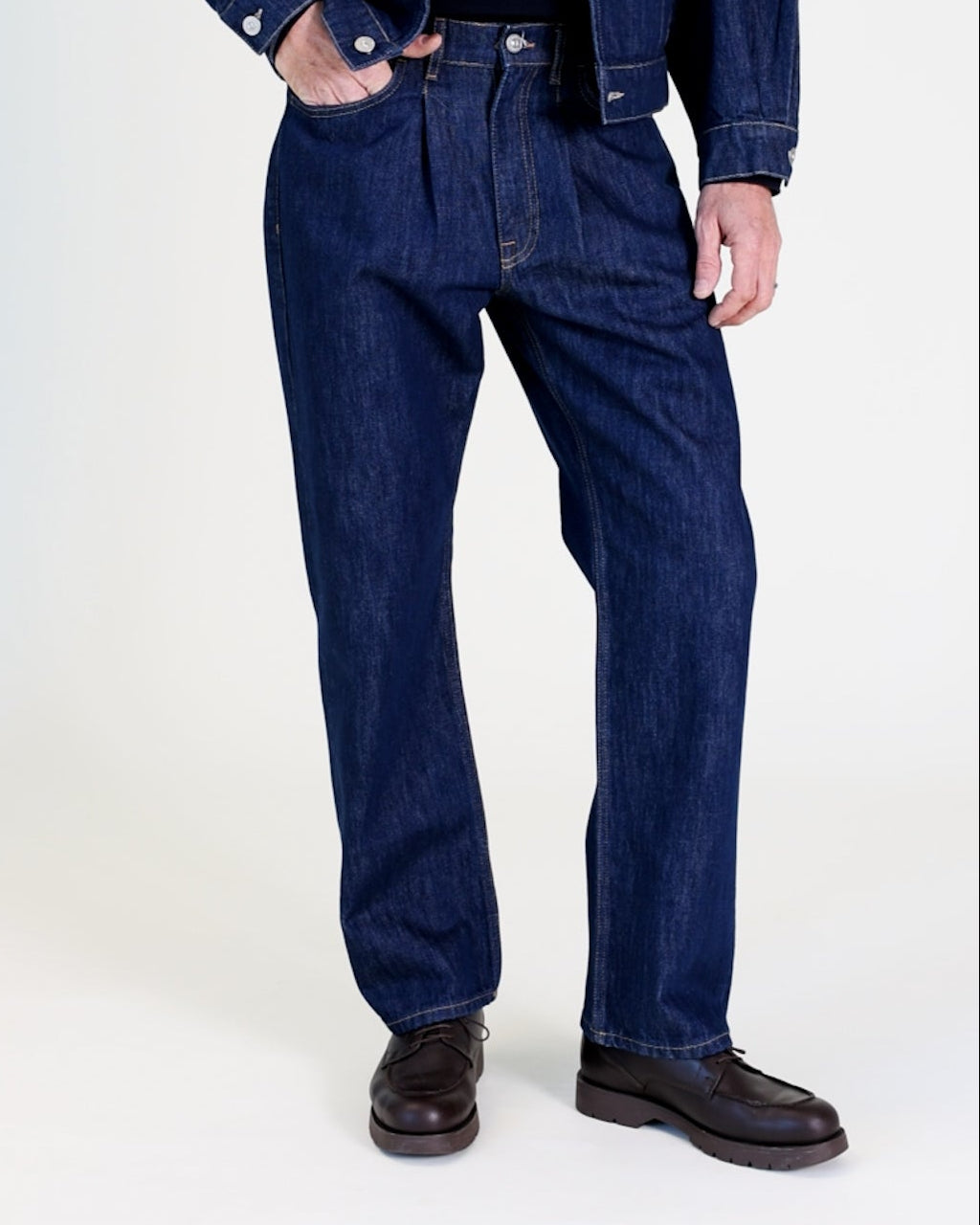 Pleat Relax jean in Rinse Wash