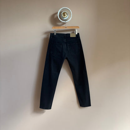 Regular Taper Jean in Black