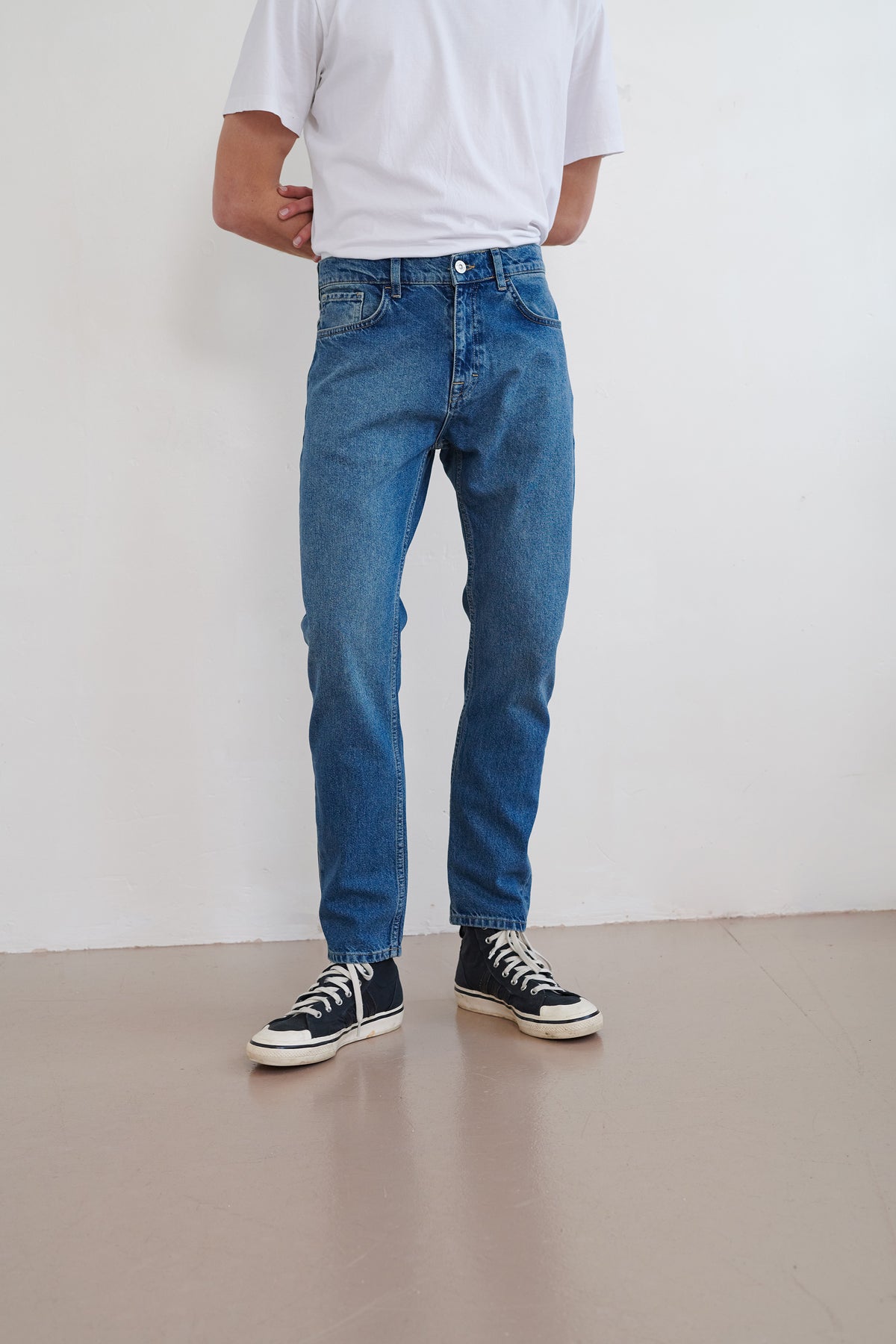 Regular Taper Jean in Mid Wash